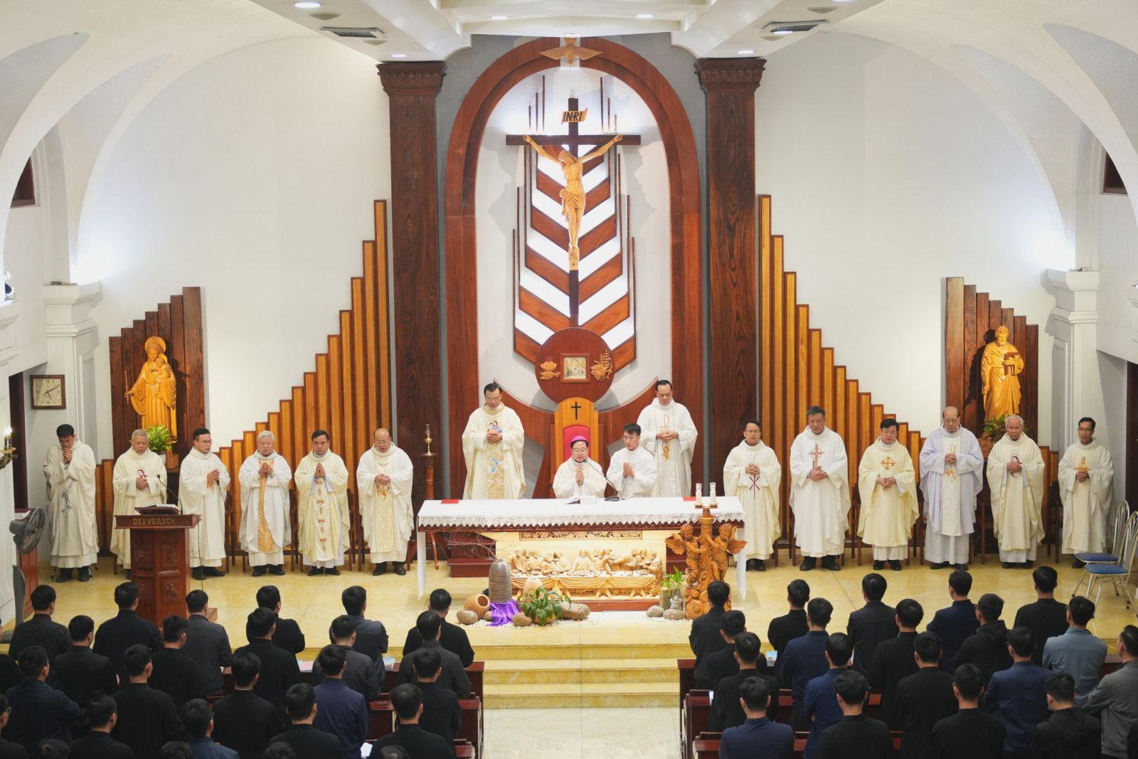 Thánh lễ kỷ niệm 88 năm thành lập Giáo phận và kỷ niệm 28 năm ngày thụ phong Linh mục của Đức Cha Đaminh Đặng Văn Cầu