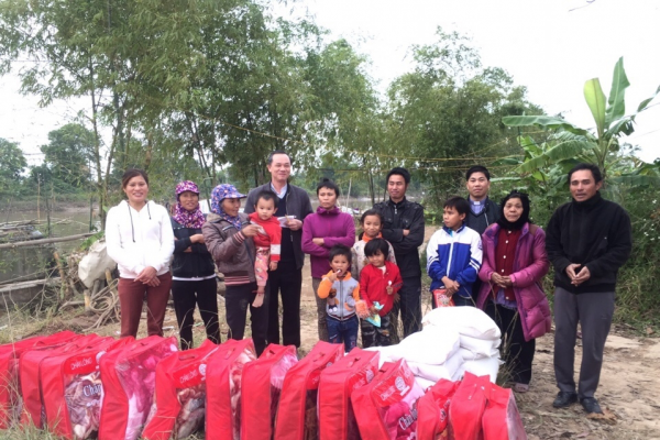 Caritas Thái Bình tặng chăn ấm cho người nghèo nhân dịp đầu năm mới