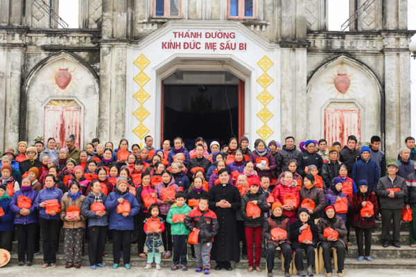 Giáo họ Phong Lôi: phát quà tết cho các hộ gia đình có hoàn cảnh đặc biệt khó khăn