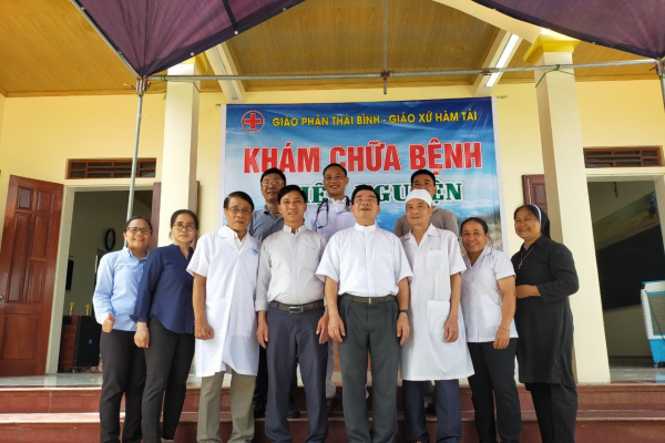 Caritas Thái Bình thực hiện chương trình khám bệnh phát thuốc tại Giáo xứ Hàm Tải