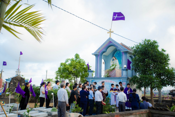 Nhóm Bảo Vệ Sự Sống Cam Lai: Thánh Lễ An Táng Thai Nhi