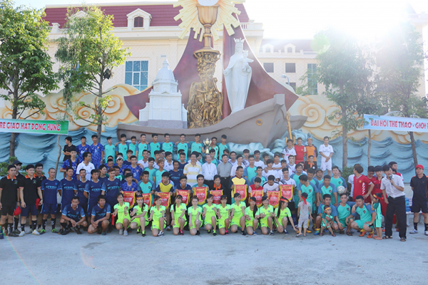GPTB - Giới trẻ Giáo hạt Đông Hưng khai mạc giải bóng đá Giới trẻ giáo hạt năm 2016