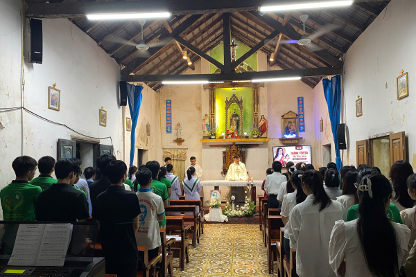 Nhóm Sinh viên Công giáo Liên địa phận Thái Bình: Mừng lễ kính Thánh Têrêsa Hài đồng Giêsu - Quan thầy Sinh viên Công Giáo Trường Cao đẳng Y Thái Bình