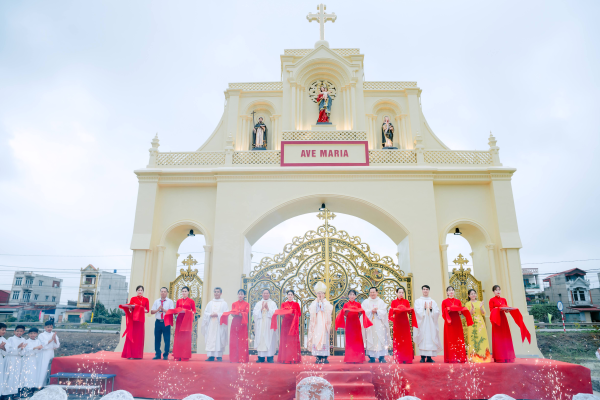 Giáo xứ Cao Xá: Thánh lễ Tạ ơn, khánh thành, làm phép các Linh Đài và cổng