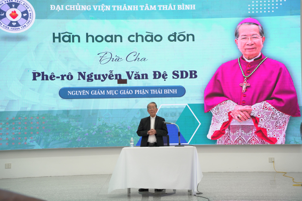 Đức cha Phê-rô Nguyễn Văn Đệ thăm và huấn đức tại Đại Chủng viện Thánh Tâm Thái Bình
