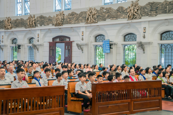 Giáo xứ Đền Thánh Đức Mẹ Cổ Việt và Giáo xứ Trinh Vương: Hành hương Năm Thánh tại Nhà thờ Chính Toà Thái Bình
