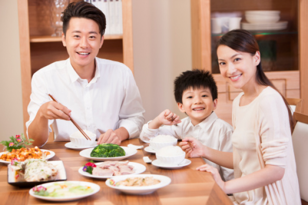 Xây dựng hạnh phúc gia đình qua những bữa cơm hàng ngày