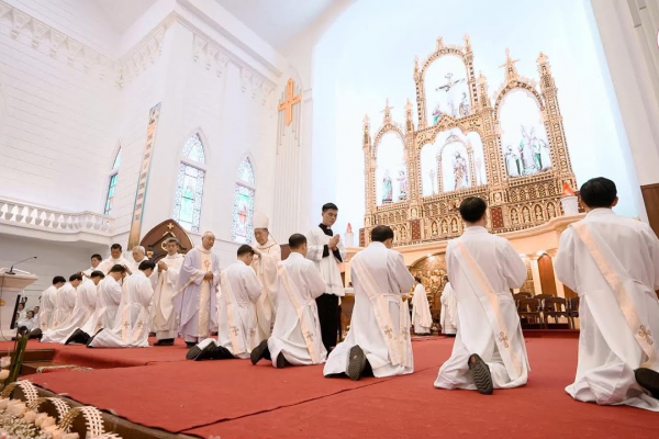 Những khoảnh khắc đẹp trong Thánh lễ Truyền chức Linh mục Giáo phận Thái Bình 2023