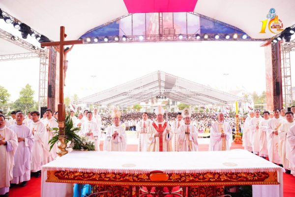 Giáo xứ Đền Thánh Bác Trạch: Đại lễ Lòng Thương Xót 2024 – Kỷ niệm 10 năm Sắc Phong Đền Thánh