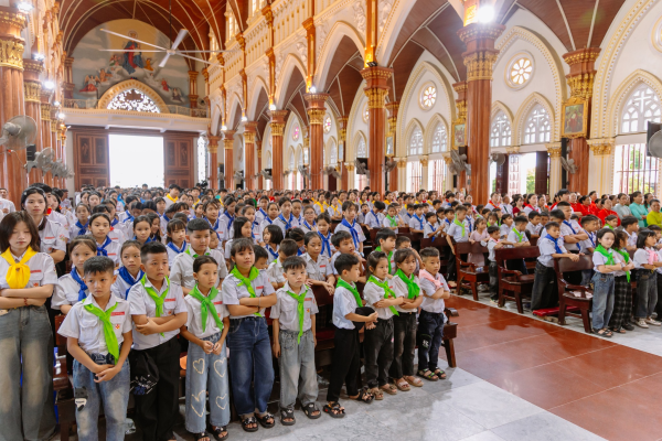 Các giáo xứ: Thanh Châu, Minh Châu, Rưỡng Trực, Phú Đồng hành hương Năm Thánh