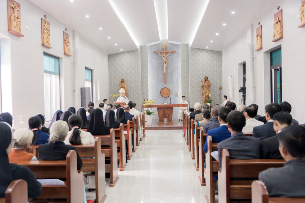 Hội dòng Mến Thánh Giá Tân Việt, Giáo xứ Cổ Việt: Thánh lễ Tạ ơn và Làm phép nhà mới