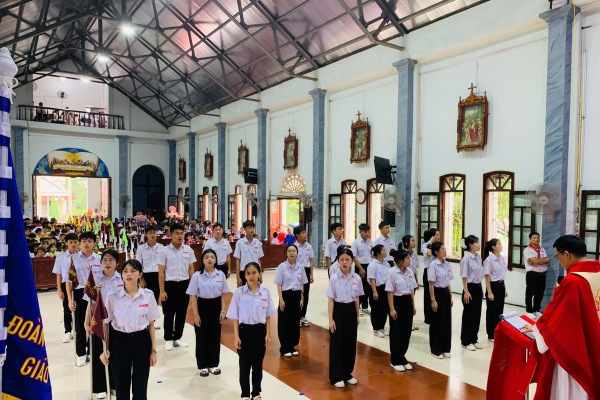 Mừng lễ Chúa Thánh Thần Hiện Xuống - ra mắt Xứ Đoàn Thiếu Nhi Thánh Thể Phê-rô Đinh Văn Thuần - Giáo xứ Đức Ninh