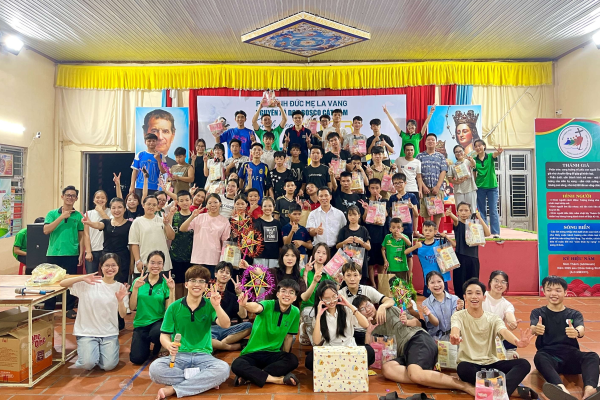 Nhóm Sinh viên Công Giáo Liên Địa phận Thái Bình: Chương trình “Vui Trung Thu” cùng các em thiếu nhi tại Mái ấm Don Bosco Cát Đàm