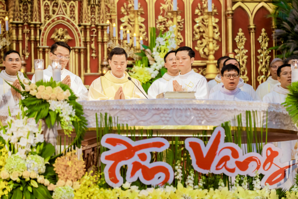 Thánh lễ Tạ Ơn – Tân linh mục Vinh Sơn Phạm Văn Thành