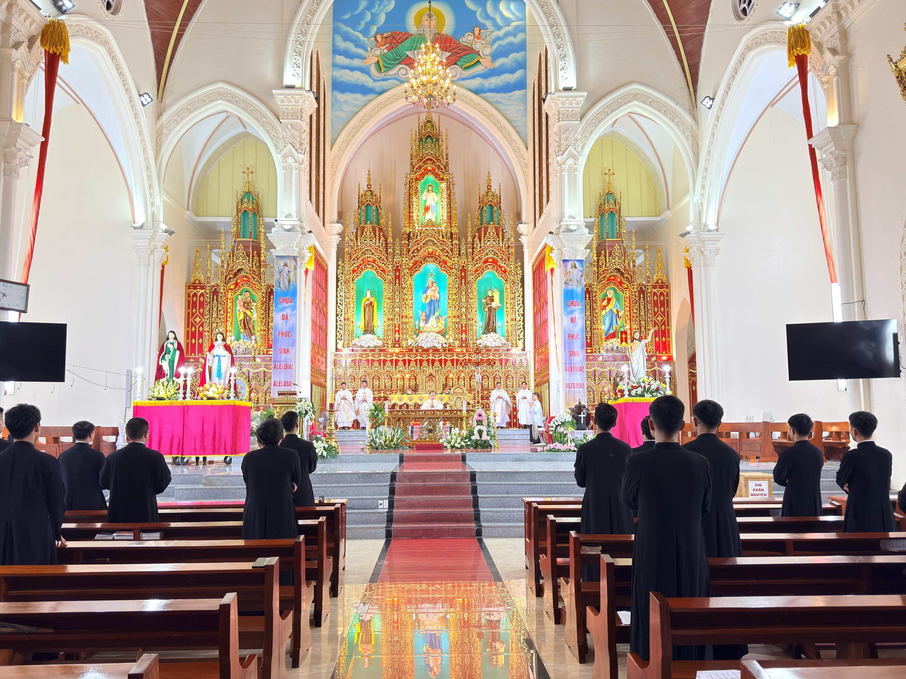 Chủng sinh Khóa VII - Đại Chủng viện Thánh Tâm Thái Bình: Hành hương và tĩnh tâm tháng 4/2026