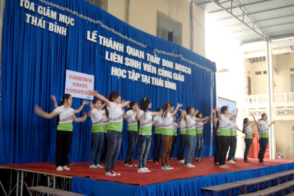 Chùm hình ảnh lễ thánh Don Bosco - Bổn mạng Sinh viên Công Giáo liên giáo phận, đang học tại Thái Bình, sáng 03/04/2011