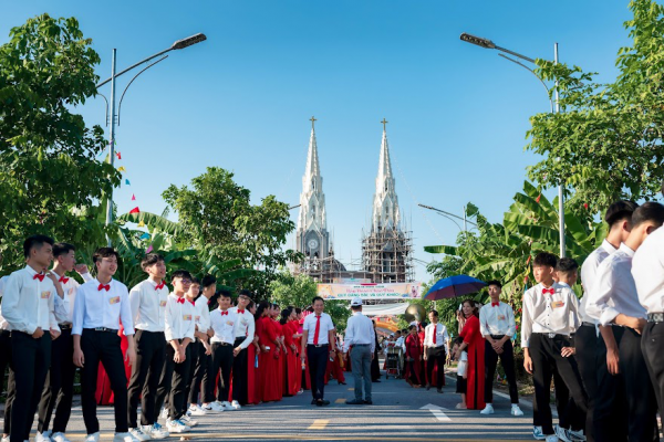 Thánh lễ Ban Bí tích Thêm Sức và Rước Lễ lần đầu tại Giáo xứ Trung Thành