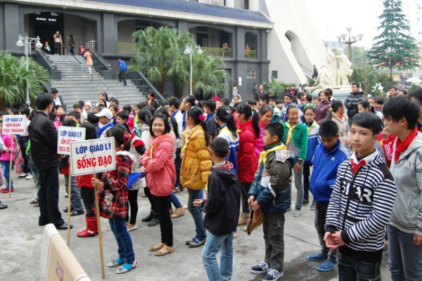 Gia đình Giáo lý Gx. Nhà thờ Chính Tòa thi kết thúc Học kỳ I năm học 2012-2013