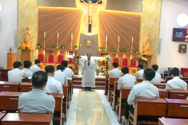 Đức cha Đa Minh gặp gỡ và huấn đức anh em Dự tu Giáo phận Thái Bình-Miền Nam