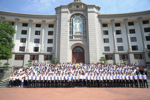 Đại Chủng Viện Thánh Tâm Thái Bình: Khai Giảng Khóa Nội Trú Hè 2024