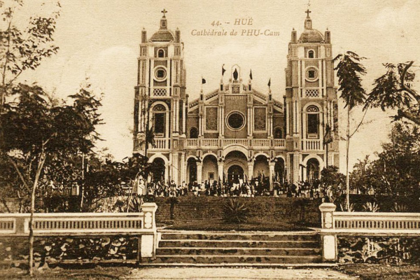 Ngỡ ngàng với loạt ảnh lịch sử về nhà thờ Phủ Cam ở Huế