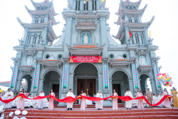 Giáo họ Phú Đồng - Giáo xứ Thanh Châu: Khánh thành Nhà Thờ và Nhà Mục Vụ mới