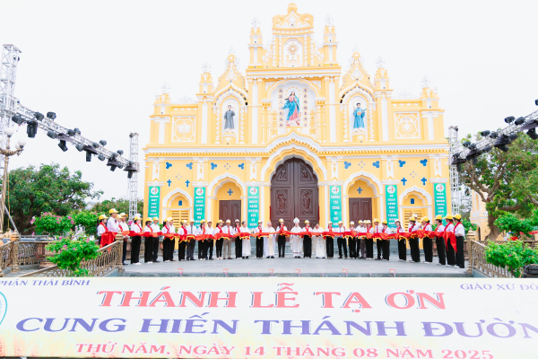 Thánh lễ Tạ ơn Cung hiến Thánh Đường Giáo xứ Đông Thành