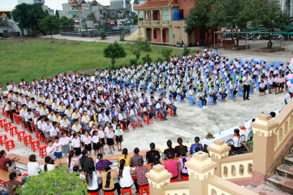 Giáo xứ Đền Thánh Đông Phú: Thánh lễ khai giảng năm học và khen thưởng cho các em có thành tích học tập tốt trong năm học 2017-2018