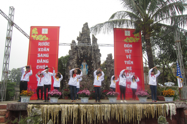 Xứ Đoàn TNTT Giuse Túc Gx Tp Hưng Yên tổ chức hội chợ Xuân 2015 với chủ để 