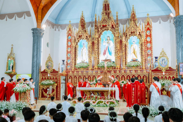 Tuần Chầu lượt tiên khởi Giáo xứ Trinh Vương với dấu ấn các em lãnh Bí tích Thánh Thể Lần Đầu và  Bí tích Thêm Sức