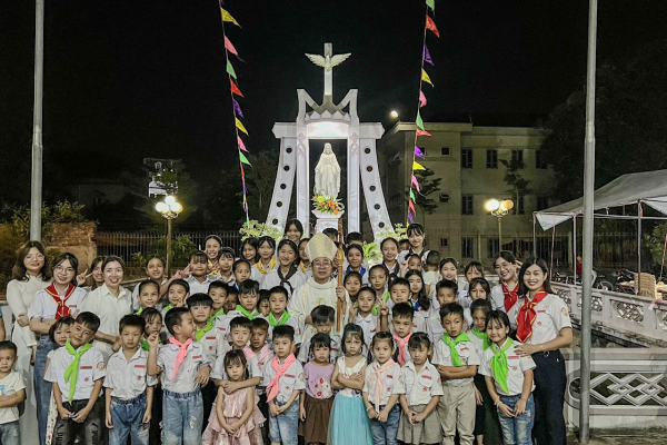 Chuyến thăm mục vụ của Đức cha Đa Minh tại Giáo họ Vị Khê - Giáo xứ Duyên Lãng