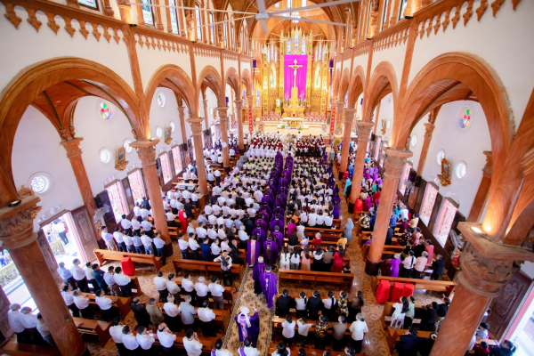 Giáo xứ Hoàng Xá: Hồng ân tuần chầu lượt trong Năm Thánh mừng 90 năm thành lập Giáo phận