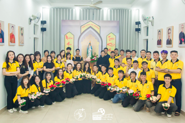 Giới trẻ - Sinh viên Công Giáo Thái Bình Miền Nam: Dâng hoa Kính Đức Mẹ và Mừng Lễ Chúa Thánh Thần Hiện Xuống tại Trụ sở Giáo phận