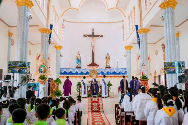 Thánh lễ Chính tiệc Tuần Chầu lượt tiên khởi Giáo xứ Hưng Long