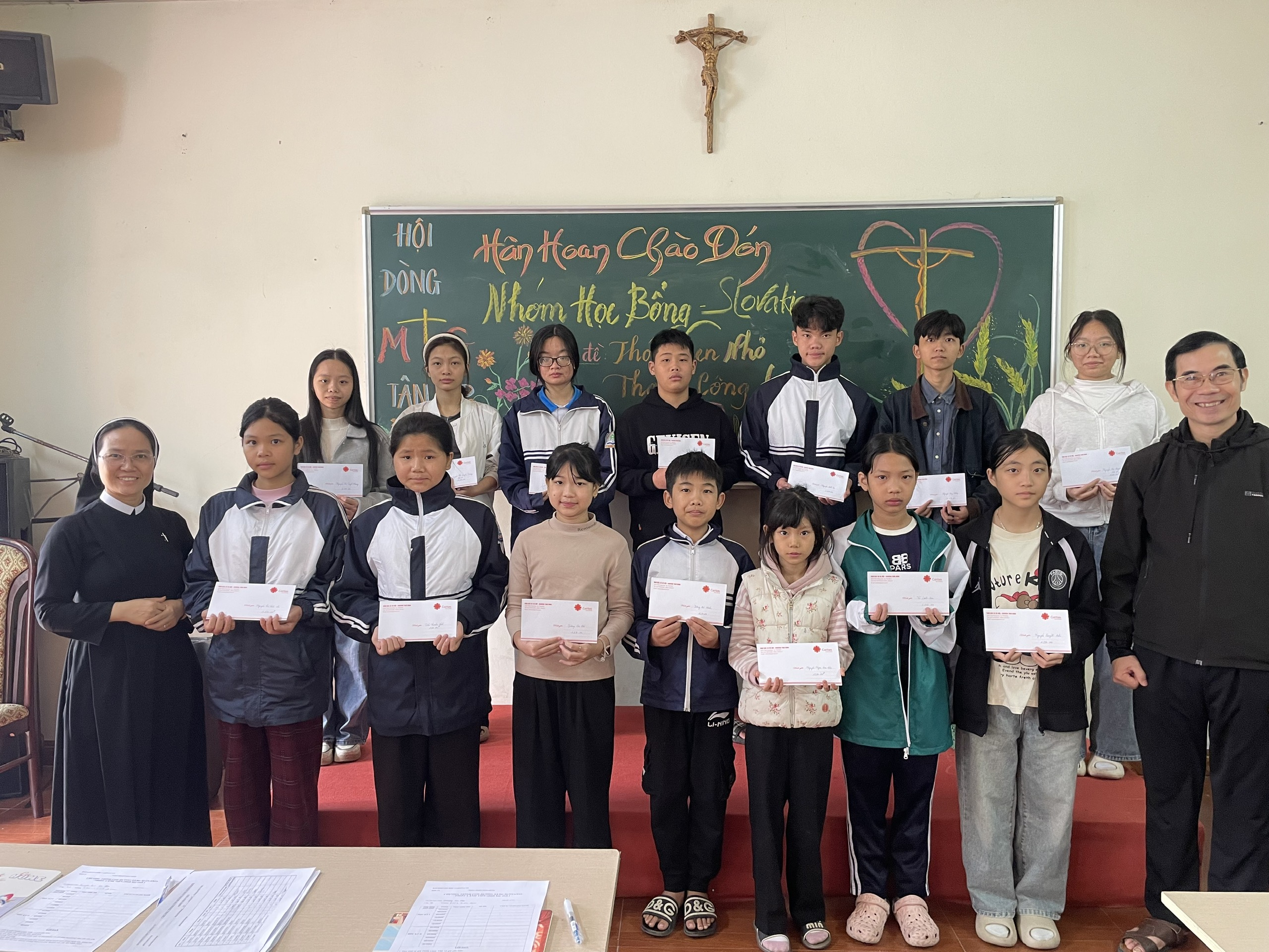 Trao Học Bổng “Con Đường Sáng – Slovakia” tại Giáo xứ Hưng Yên