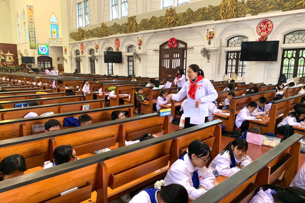 Thiếu nhi Thánh Thể Giáo xứ Chính Toà thi Giáo lý Học kì I năm học 2025-2026