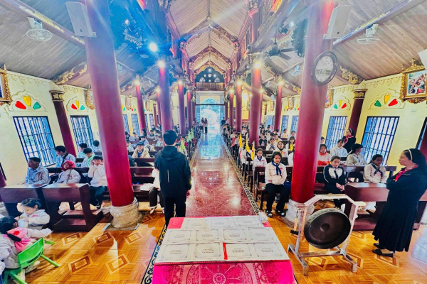 Giáo xứ Hưng Yên tổ chức thi Giáo lý học kỳ I, năm học 2025-2026, phổ biến kế hoạch học hỏi về Năm Thánh kỷ niệm 90 năm thành lập Giáo phận Thái Bình