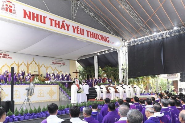 Thánh lễ an táng ĐHY Gioan Baotixita Phạm Minh Mẫn