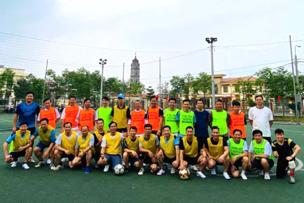 Quý cha, quý thầy 2 Giáo hạt: Đông Hưng Yên và Tây Hưng Yên - giao lưu bóng đá