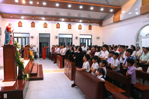 Đồng hương Giáo xứ Hữu Tiệm hân hoan mừng kính hai Thánh Quan thầy Gioakim và Anna