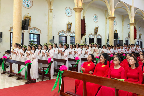 Giáo xứ Văn Lăng: Thánh lễ ban Bí tích Thêm Sức cho 71 ứng viên