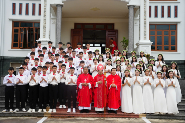 Giáo xứ Thiên Lộc – Thánh Lễ Khai mạc Tuần Chầu Lượt, hồng ân 88 em lãnh nhận Bí tích Thêm Sức