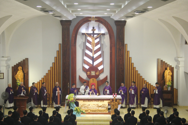 Gia đình ĐCV hiệp dâng Thánh lễ giỗ lần thứ V của Đức Cha FX. Nguyễn Văn Sang