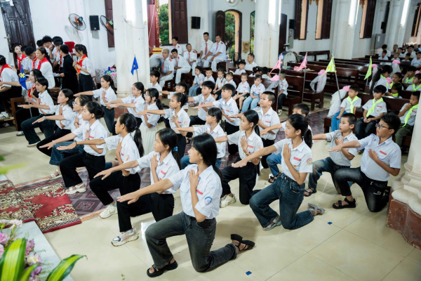 Thiếu Nhi Thánh Thể Giáo xứ Vĩnh Phúc: Thánh lễ mừng Sinh Nhật 10 tuổi và nghi thức thăng cấp Xứ đoàn